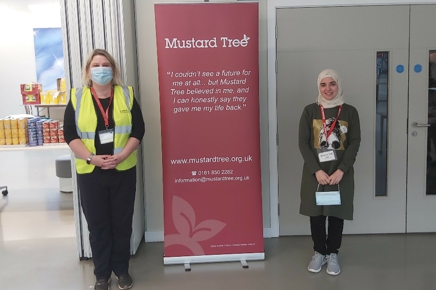 Caddick provides a helping hand to the Mustard Tree charity 